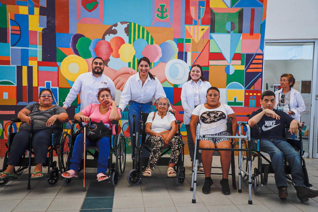 Entrega DIF Reynosa sillas de ruedas