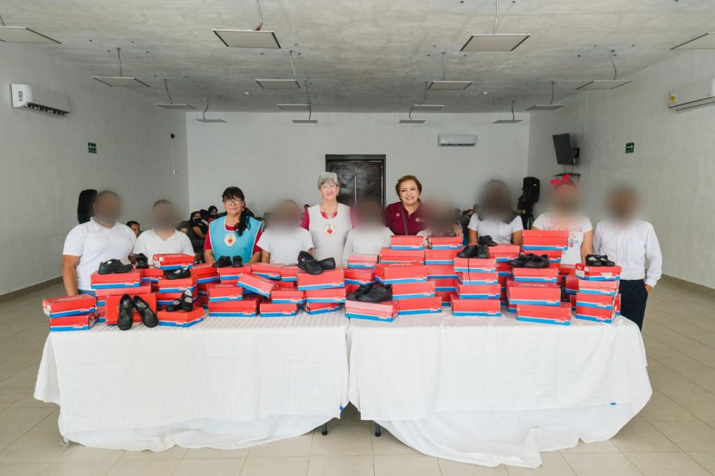 Agradece DIF Reynosa donación de zapatos a niños de Casa Hogar