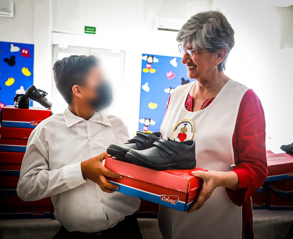 Agradece DIF Reynosa donación de zapatos a niños de Casa Hogar