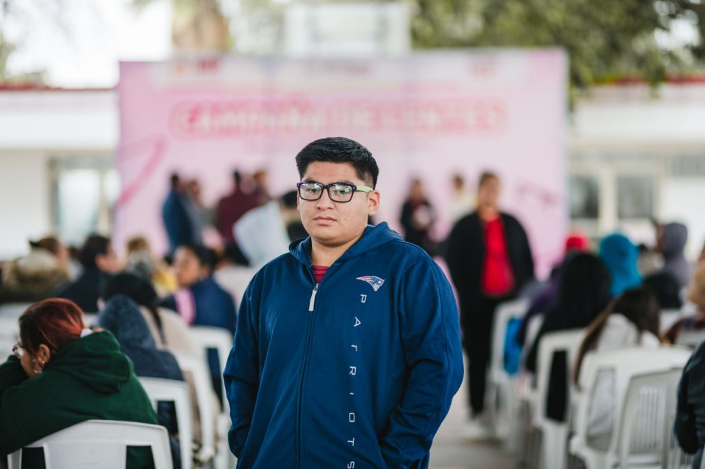 Alcalde Carlos Peña Ortiz apoya a familias con campaña de lentes