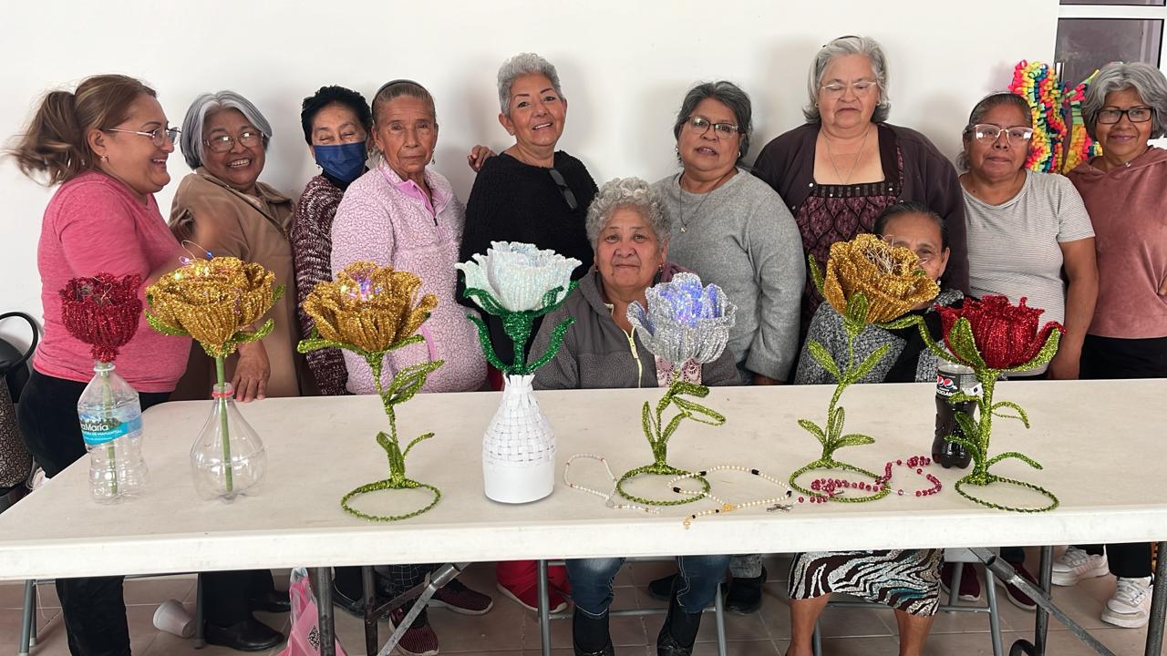 Adultos mayores disfrutan de actividades en Casas Club
